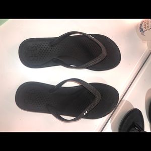 Under armour flip flops